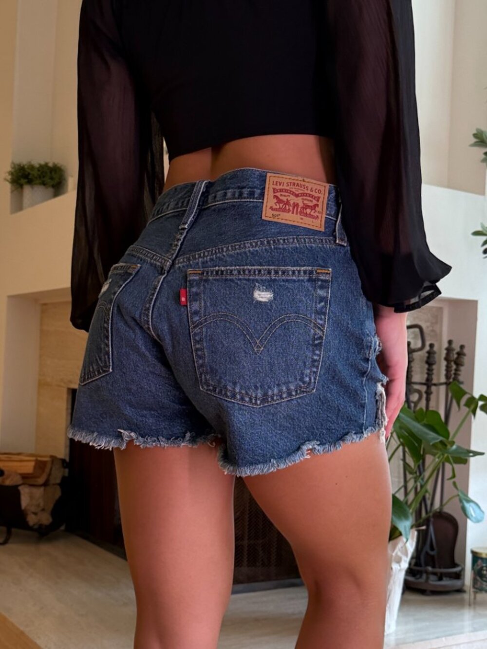 Levi’s 501 Medium Wash Distressed Denim Shorts – High Rise (W27) - Picture 3 of 6